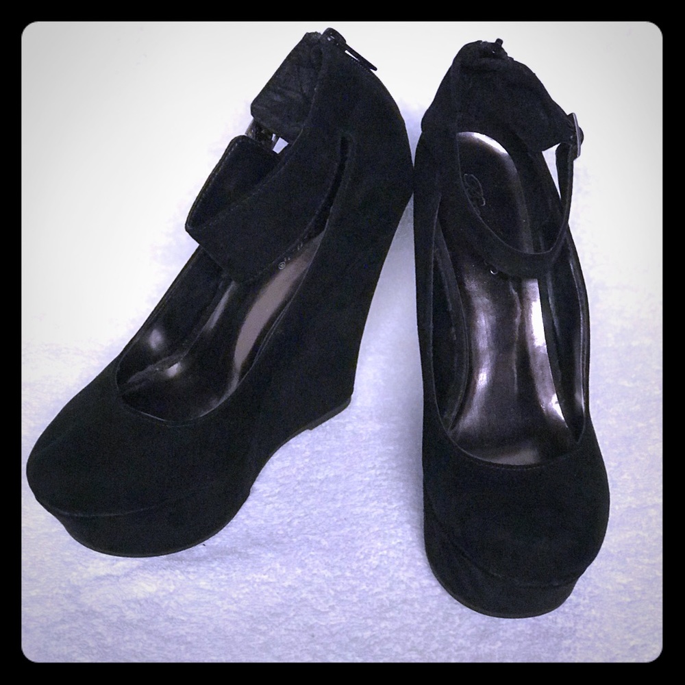 Black Wedges